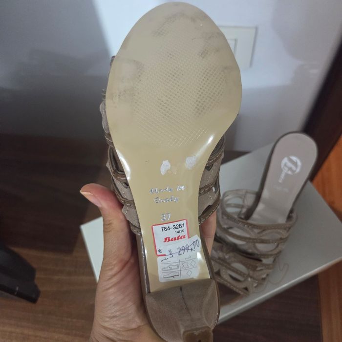 Vând papuci eleganți Bata