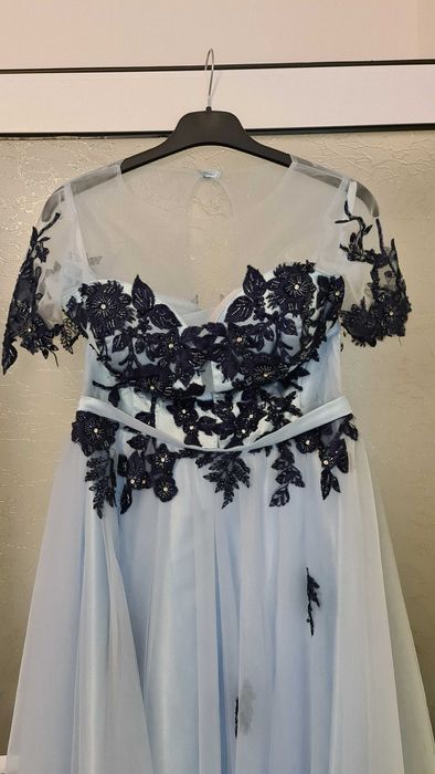 Елегантна бална рокля  размер M