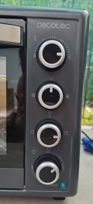 Малка фурна CECOTEC 60L 2200w.