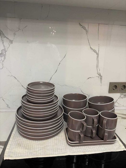 Продается комплект посуды