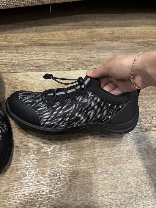 Продам полуботинки рабочие черные