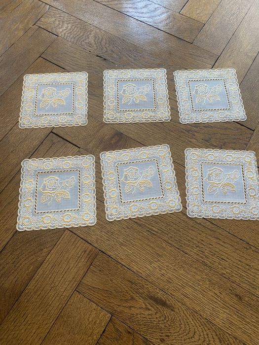 Подложки за чаши с рози