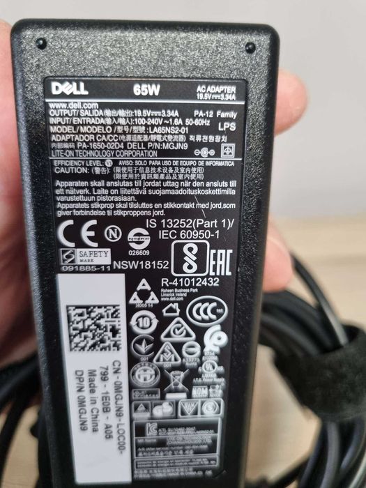 Налични: докинг станции DELL