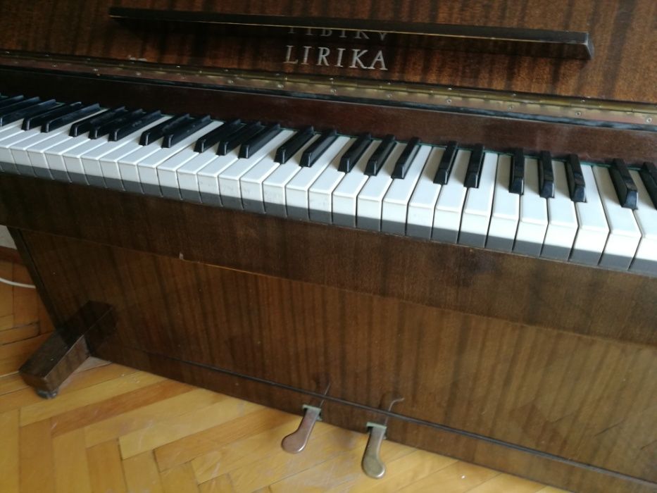 Пиано „LIRIKA” ("Лирика")