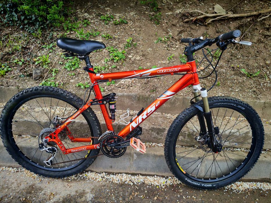 Bicicleta mtb downhill Giant NRS 2 - full suspension