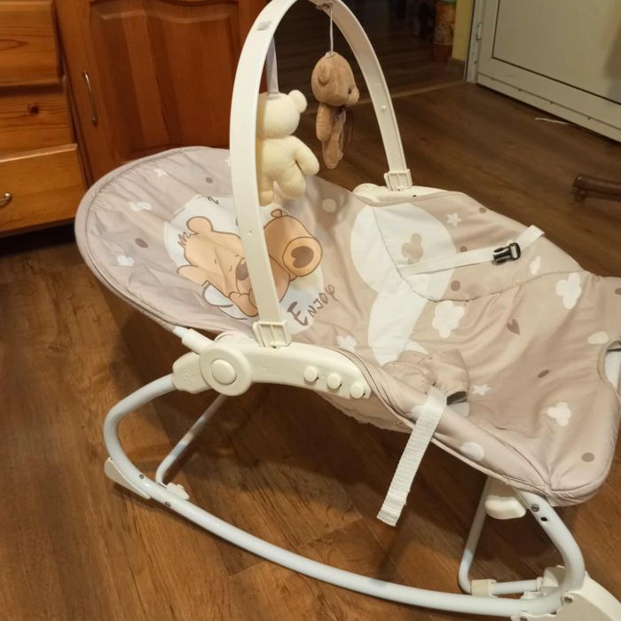 Продавам шезлонг люлка