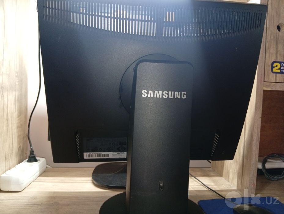 Монитор SAMSUNG в хорошем состоянии