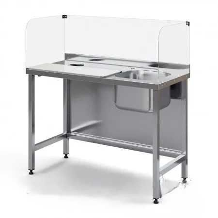 Стол для чистки рыбы.