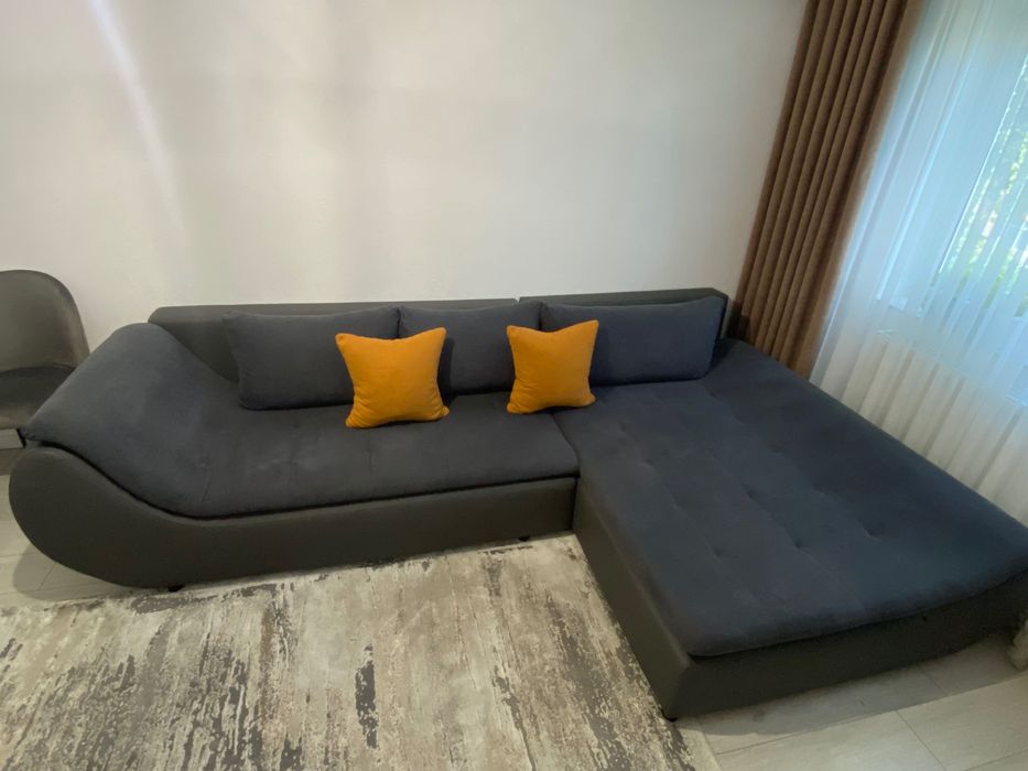 Canapea extensibilă modernă, 3m x 1,85m, stare excelentă