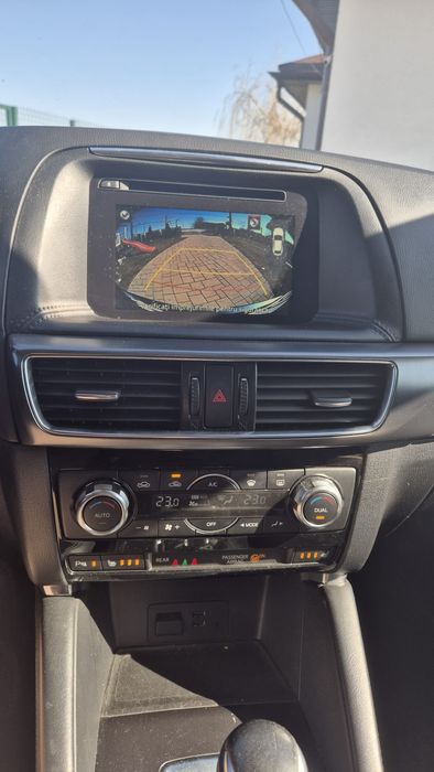 Vând Mazda . Detalii în privat