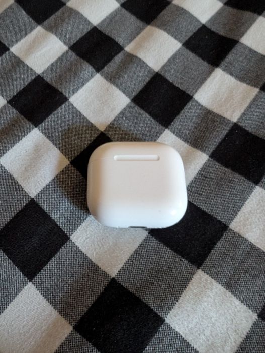 Vand airpods 4 anc originale aproape nou