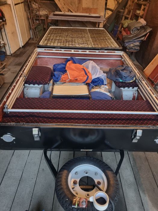 Прицеп скиф дом на колёсах.