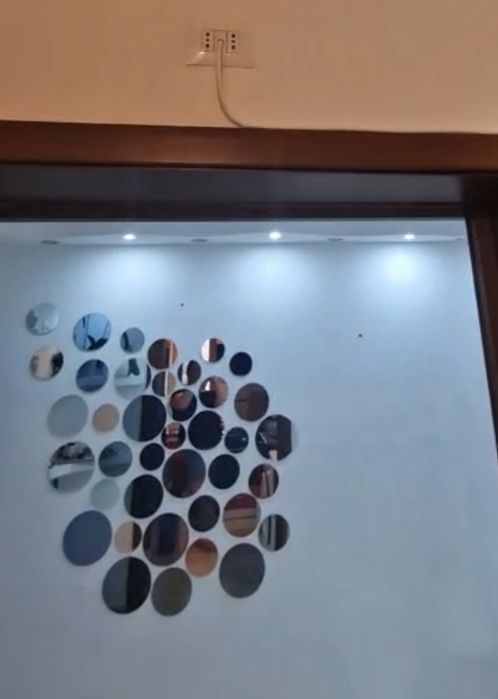 Oglinda formata din oglinzi multiple