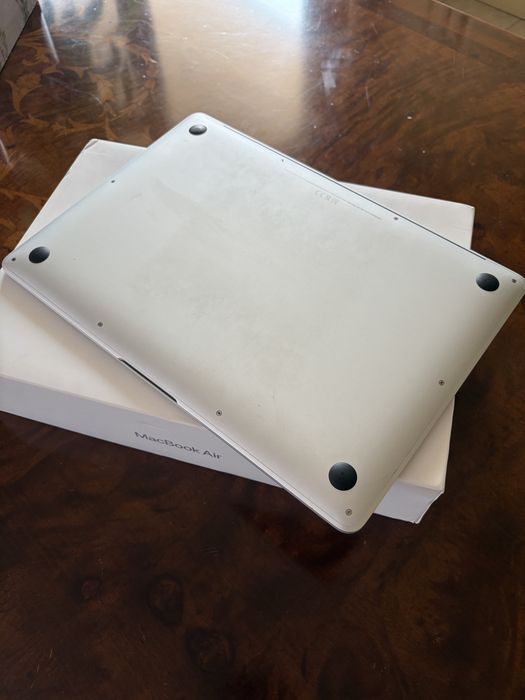 Macbook Air M1 256GB 90% Батерия
