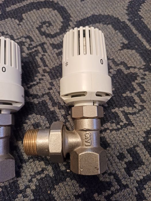 Продам термостаты на радиаторы отопления.