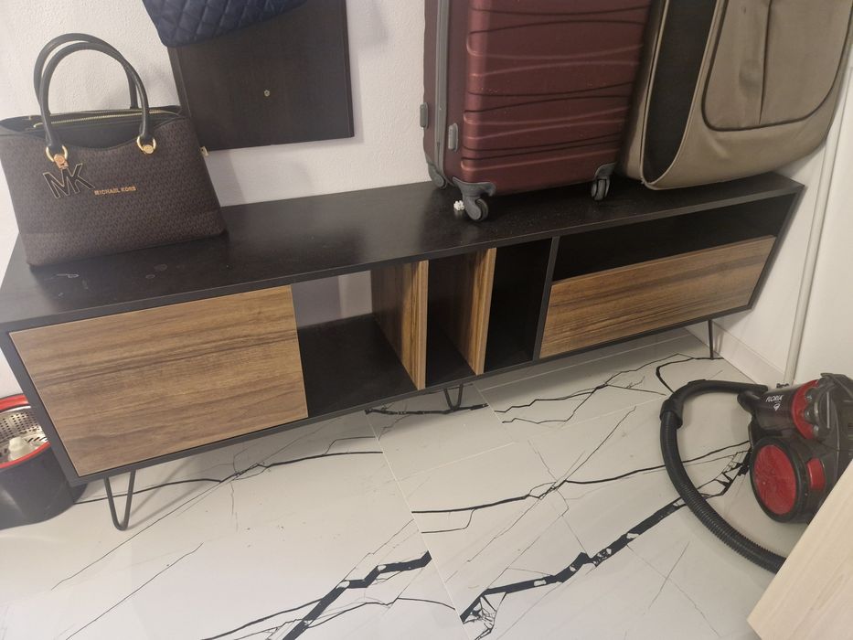 Canapea  piele in stare foarte buna  pret 1500 lei , Comoda  living