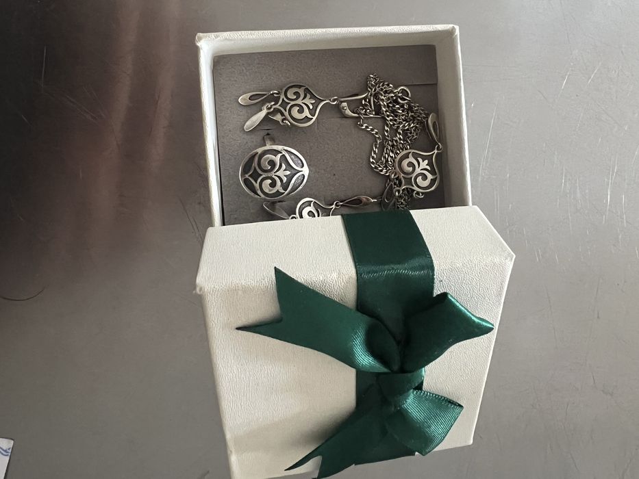 Пподам новый набор серебро 33000тг