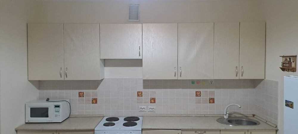 Продам дверь и кухонные мебель