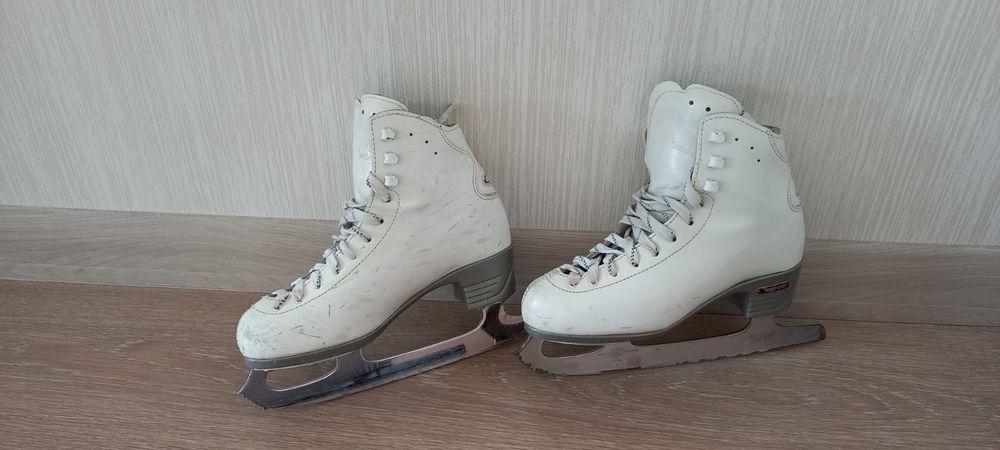 Продаются детские фигурные коньки