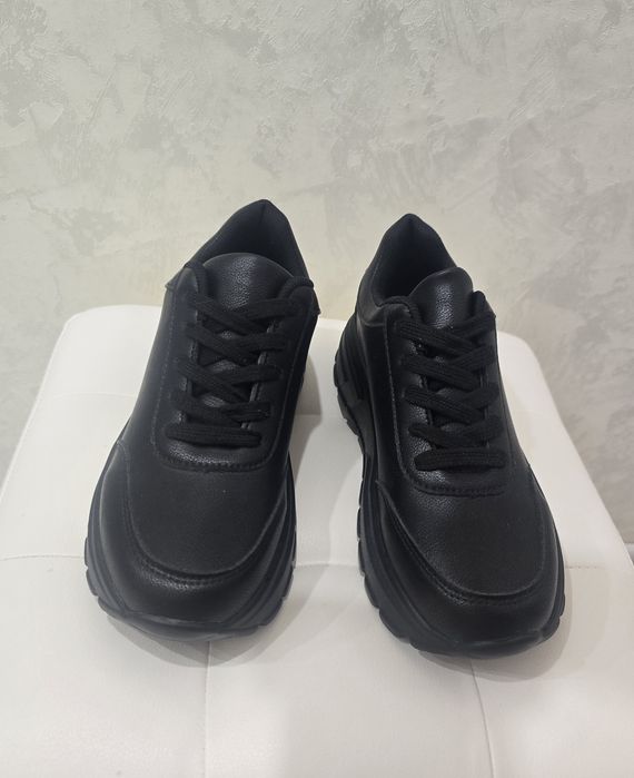 Женские кроссовки 36р