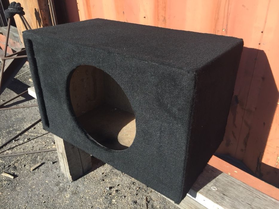 Продам короб под сабвуфер 12