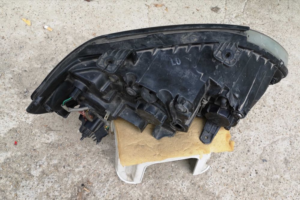 Оригинален фар Ssang Yong Rodius