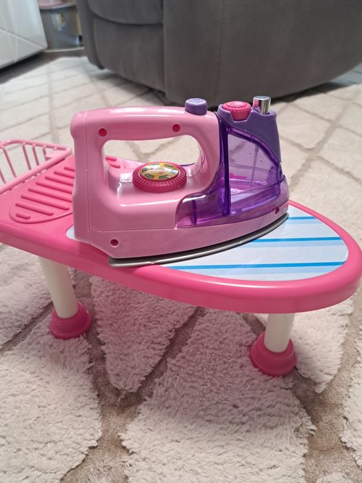 Детска дъска за гладене + ютия +две кошници за пазаруване