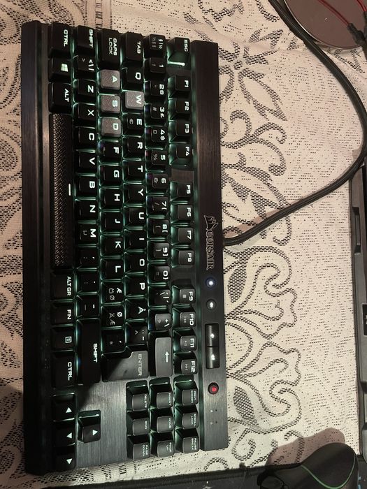 Tastatura gaming corsair k65 rgb rapidfire