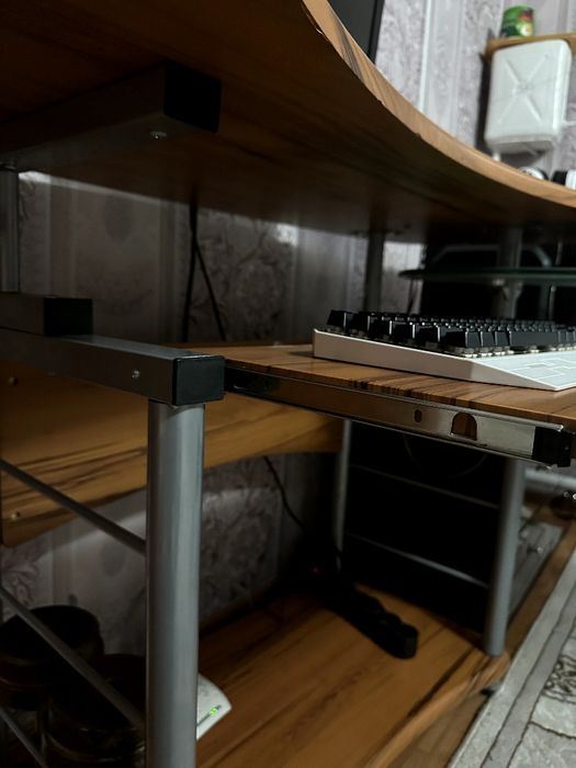 Стол компактный для офиса или дома