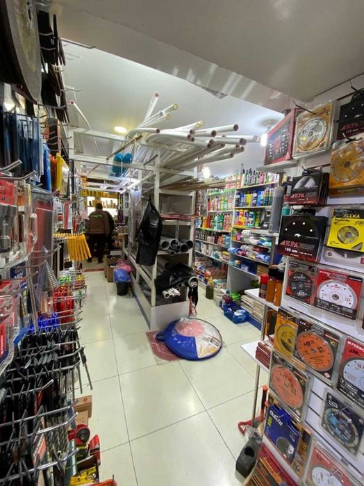 Коммерческое помещение с террасой в центре Мирабада