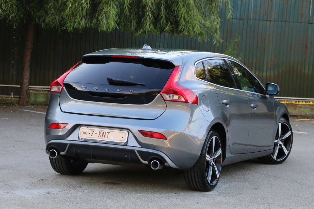 Volvo V40 - 2.0D // R-Design
