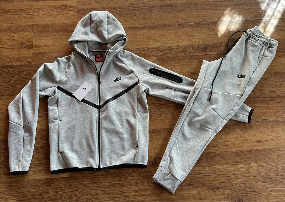 Мъжки,памучен,сив екип Nike с активен заден джоб на долнището