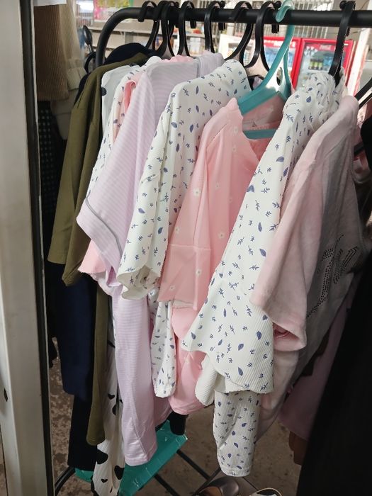 Продам оптом одежду обувь 150000