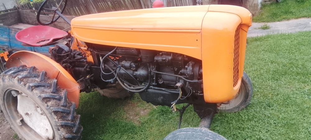 Vând tractor Fiat 211 stare perfecta de funcționare