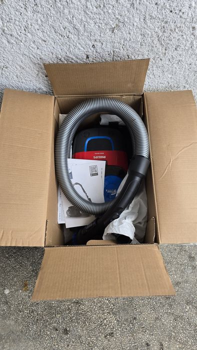 Aspirator fără sac, Philips PowerPro Compact, FC9330/09, 750W., PowerCyclone 5, perii triactive, parchet, filtru anti-alergic ECARF, roșu