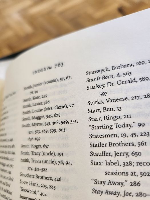 Elvis Presley 766 pagini