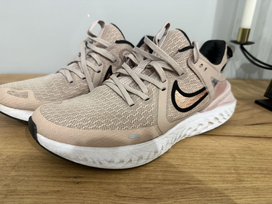 Nike legend react 2
