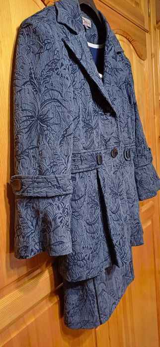 Разкошен Костюм 3 Части-САКО+БЛУЗА+ПОЛА! Уникален Дизайн и Материя!НОВ