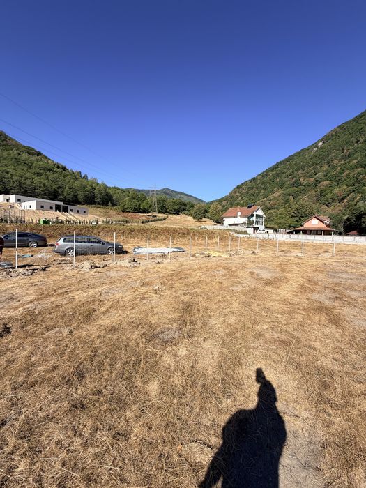 De vanzare 1000 mp , Teren intravilan  Râu Mare Retezat
