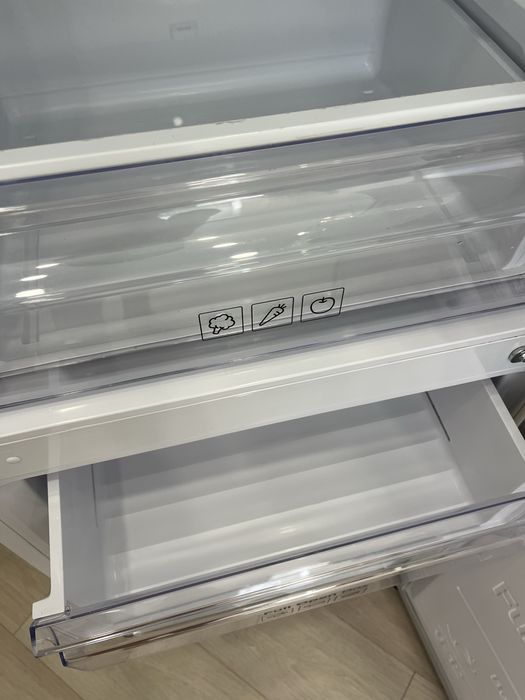 Продаю Холодильник Samsung
