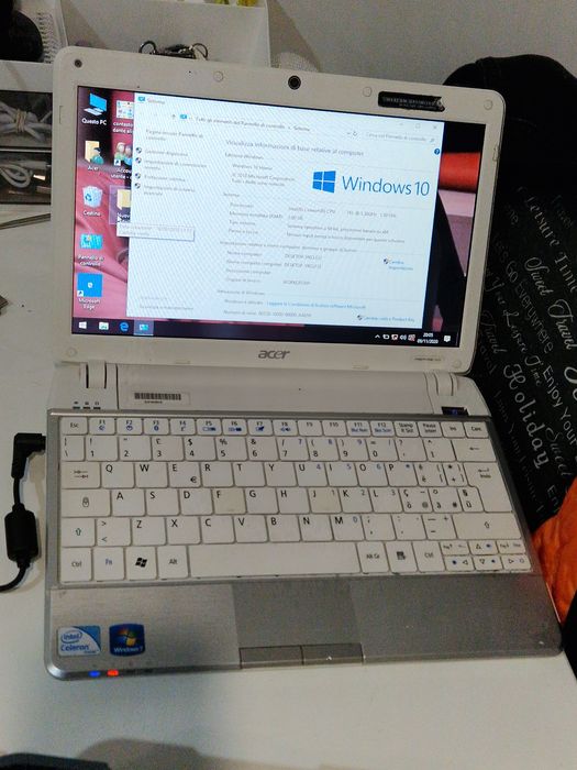 Laptop Acer Windows 10, funcționează doar la priza