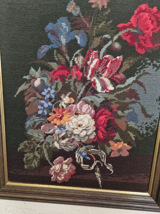 Гоблен цветя масивна дървена луксозна рамка