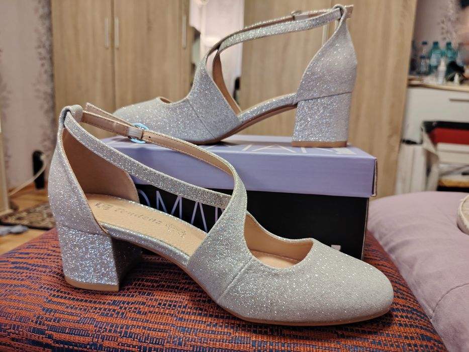 Обувки с ток сребристи Tendenz