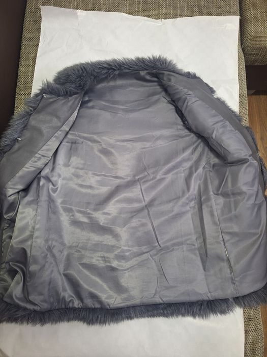 Vestă pufoasă de blană artificială gri