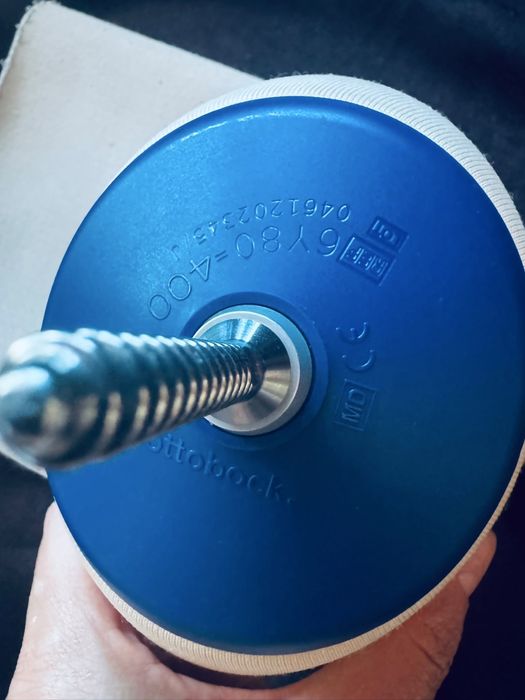 Proteză de coapsă dreaptă – manson silicon + pin