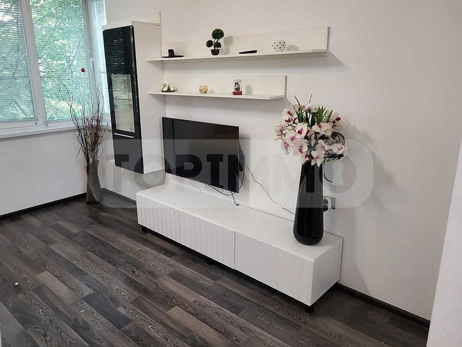 Дава се под наем Тристаен апартамент в Варна, Център - 110 кв.м за 897.6 € - Снимка #1