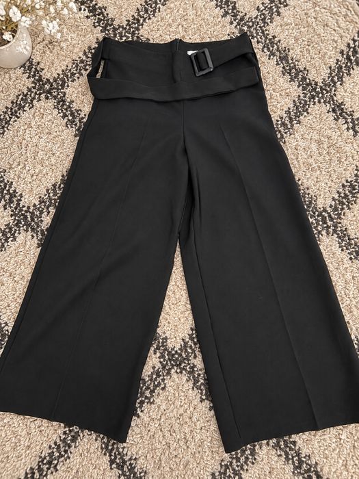 Pantaloni negri eleganți VICBEE M – croială largă, talie înaltă, curea