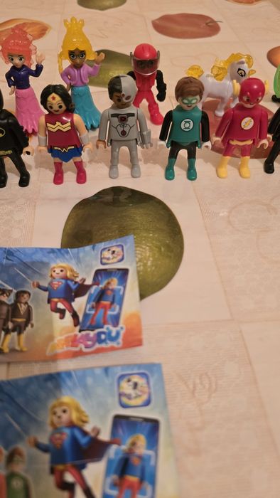 Новые киндер игрушки 19 штук.