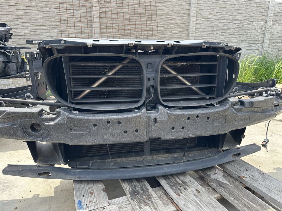 Trager BMW seria 7 model F01 / F02 motor benzina / diesel 730d / 740d / 750d / 730i / 740i / 750i complet radiatoare / ventilatoare / radiator apa ac