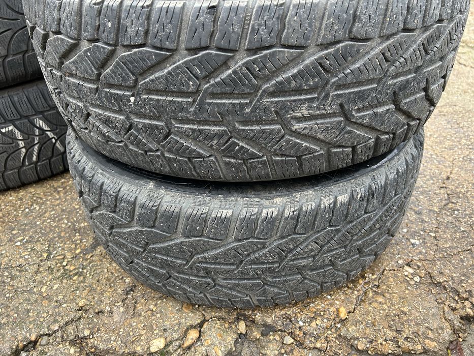 2 зимни гуми 215 50 17